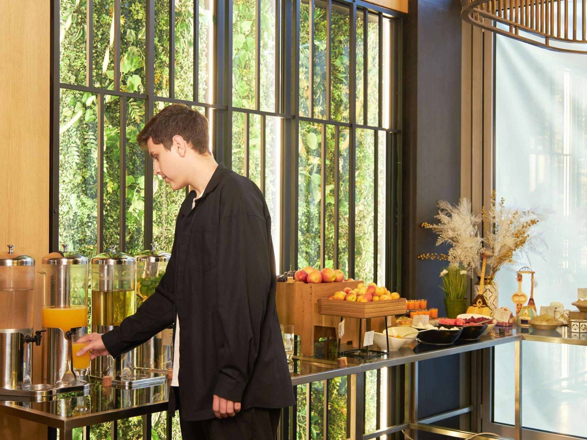 Novotel Living Almaty Jetisu المظهر الخارجي الصورة